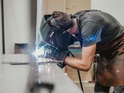 En 11 de las 21 actividades que comprende el sector se reportó un decremento de sus plantillas laborales durante enero pasado. UNSPLASH /  Syd Mills