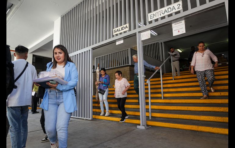 El delegado del INE Jalisco, Luis Zamora Cobian atribuye a la migración y al descuido de los ciudadanos la cifra de credenciales sin recoger en los módulos. EL INFORMADOR/ H. Figueroa.
