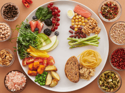 La falta de magnesio en el cuerpo puede ocasionar cansancio, dolores musculares, ansiedad, estreñimiento, migrañas, hipertensión y arritmias. ESPECIAL/Canva