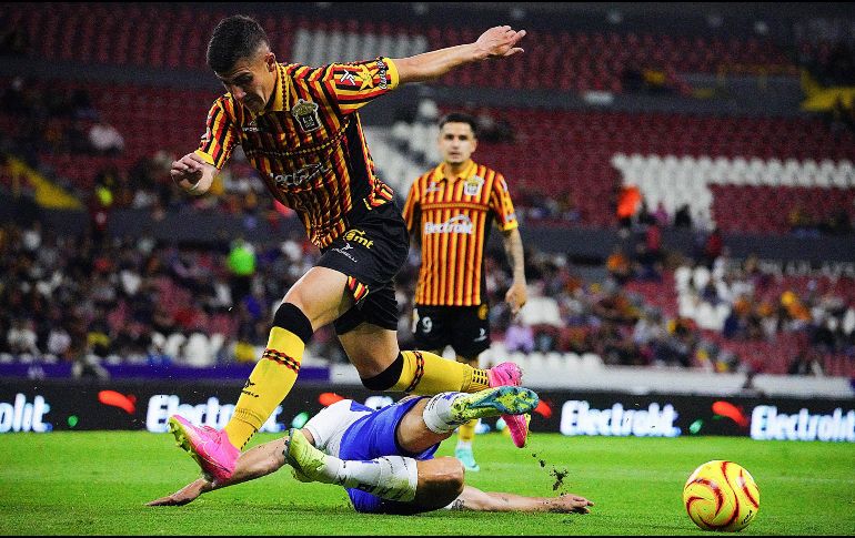 Faltas y fallas en ambas porterías marcaron el juego. IMAGO7/C. Hernández