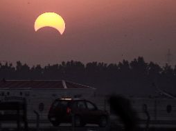 Los observadores del eclipse que se encuentren fuera de la trayectoria de la totalidad podrían ver un eclipse parcial. AFP / ARCHIVO