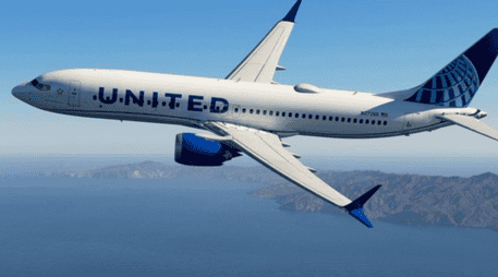 Según la aerolínea, a bordo viajaban 139 pasajeros y seis tripulantes. X/United Airlines