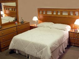 El 42% de las parejas duermen dándose la espalda, el 34% mantiene algún tipo de contacto físico y el 31% duermen toda la noche en el mismo lado. EL INFORMADOR / ARCHIVO