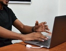 El estudio El estado del stalkerware 2023 destaca un aumento del 5.8% en las personas afectadas a nivel mundial, revirtiendo la tendencia a la baja de años anteriores. EFE / ARCHIVO