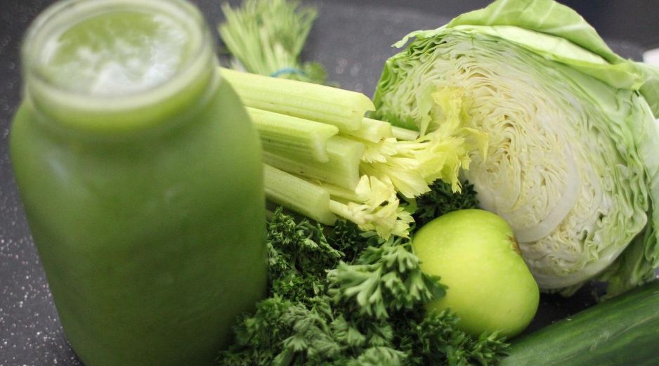 La preparación de este jugo contra la gastritis con tan sólo dos verduras es sencilla y rápida. Pixabay.