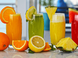 Profeco ha identificado los jugos con menos contenido de azúcar en el mercado. ESPECIAL/Canva