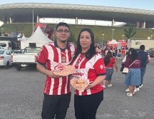 Los hermanos Valadez viajaron desde Seattle, Washington para no perderse de un encuentro tan apasionante como lo es el Clásico Nacional. EL INFORMADOR.