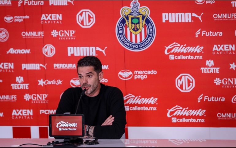 En las cuentas de Gago, es la quinta ocasión en que no marcan a favor de Chivas una falta que pudo cambiar el partido. EL INFORMADOR/H. Figueroa