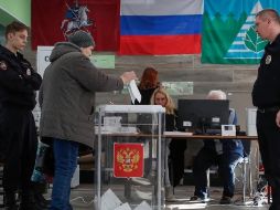 La participación en la elecciones presidenciales rusas superaba el 74 por ciento del censo a falta de poco más de seis horas para el cierre de los últimos centros de votación. EFE/EPA/M. SHIPENKOV
