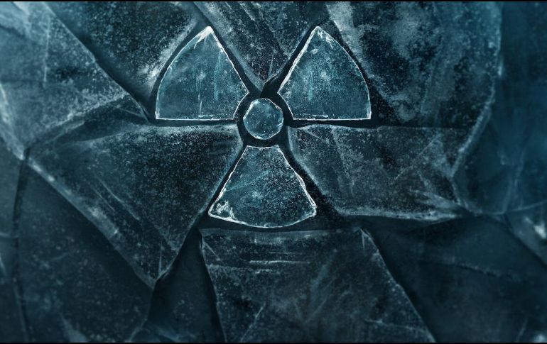 Esta serie reúne varios comentarios sobre la época de la Guerra Fría, incluyendo lo que rodea a la vida de Oppenheimer. ESPECIAL / NETFLIX