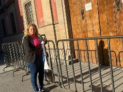 El lunes pasado, Ceci Flores protestó afuera de Palacio Nacional. SUN/Y. Ruiz.