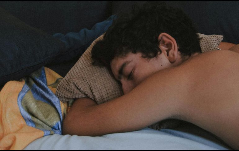 Esto puede significar el lenguaje corporal de la pareja mientras duerme. ESPECIAL/Foto de Bianca Castillo en Unsplash