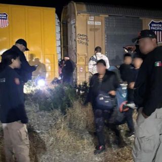 Rescatan a 144 migrantes en vagón de tren en Coahuila