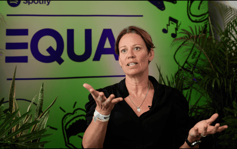 La directora de Spotify para Latinoamérica, Mía Nygren, habla durante una entrevista en México, la capital mundial de 'streaming'. EFE/ J. Méndez.