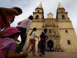 La peregrinación a Talpa es una ocasión para la espiritualidad y tiene su momento de auge durante el mes previo a la Semana Santa donde los distintos grupos de fieles comienzan allegar. EL INFORMADOR / ARCHIVO