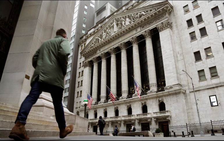 Wall Street cerró este martes en verde y su principal indicador, el Dow Jones de Industriales, subió un 0.83%, en vísperas de una nueva reunión de la Reserva Federal (Fed) en la que no se esperan cambios sobre los tipos de interés. AP / P. Morgan