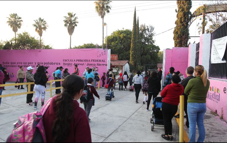 Por otro lado, se invitó a la comunidad de Padres de Familia a acudir por la boleta de calificaciones en vista de que la próxima semana inician las vacaciones de Semana Santa. INFORMADOR/ARCHIVO