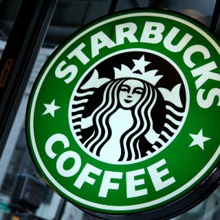 Starbucks desmiente hacer vasos con nombre de Xóchitl Gálvez