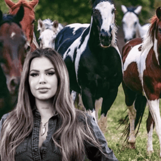 ¿Cuántos caballos tenía Elena Larrea y qué pasará con ellos?