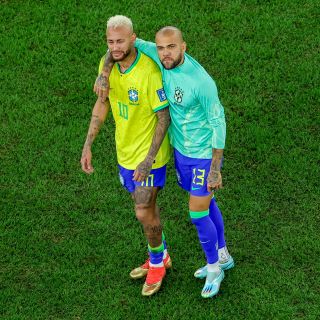 Familia de Neymar responde si pagará fianza de Dani Alves