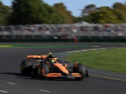 Lando Norris, de McLaren recorrió el circuito de Albert Park en 1:18.564. EFE/J. Carrett