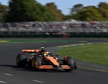 Lando Norris, de McLaren recorrió el circuito de Albert Park en 1:18.564. EFE/J. Carrett