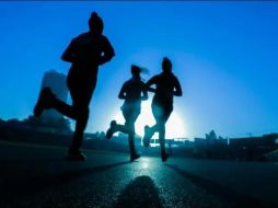 Correr no será suficiente para deshacerse de la grasa corporal no deseada, es necesario acompañar el ejercicio con un regimen nutricional adecuado. Unsplash