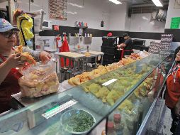 A su interior, los precios de las mercancías incrementaron 3.96% a tasa anual y los de servicios, 5.57%. EL INFORMADOR / ARCHIVO