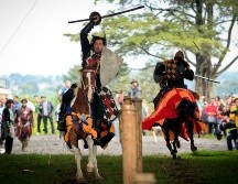 También, puedes optar por ir a comprar en el mercadillo medieval, o disfrutar una deliciosa comida en el pabellón de oferta gastronómica del Festival Vikingo y Medieval.  NOTIMEX/ ARCHIVO.