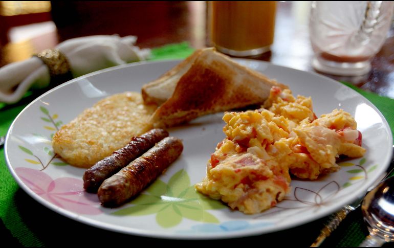 Recuerda que tanto en el desayuno, como en otras comidas, es recomendable limitar el azúcar y la sal para evitar accidentes cardiovasculares. EL INFORMADOR / ARCHIVO