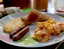 Recuerda que tanto en el desayuno, como en otras comidas, es recomendable limitar el azúcar y la sal para evitar accidentes cardiovasculares. EL INFORMADOR / ARCHIVO