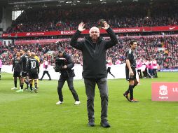 Fue dentro de un partido de leyendas entre el cuadro británico y el Ajax que este reconocido entrenador vio materializado su objetivo de alguna vez estar en el banquillo del cuadro de Liverpool. EFE/ A. VAUGHAN