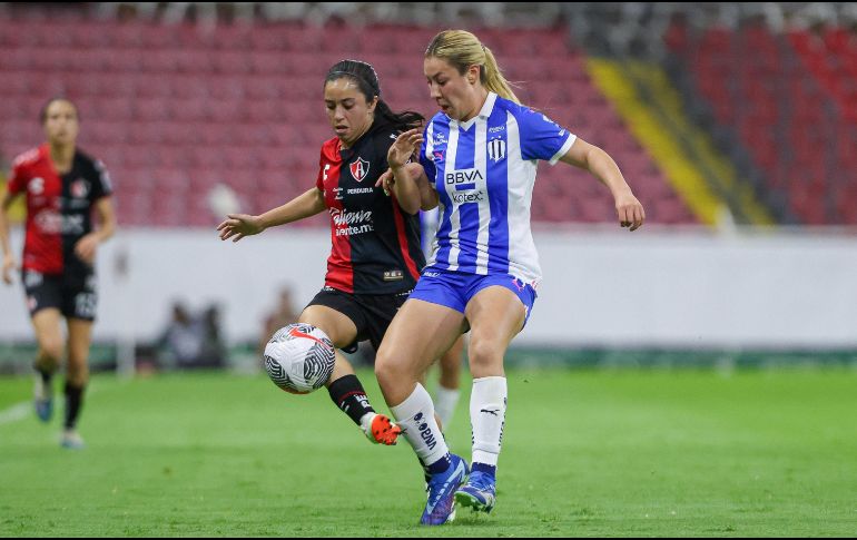 Aunque todo parecía indicar que la academia sufriría una muy abultada derrota, las dirigidas por Roberto Medina lograron subsistir y desacelerar el ataque visitante. IMAGO7.