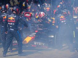 El vehículo del neerlandés abandonó la competencia luego de desprender una enorme cantidad de humo. AP/ S. Barbour.