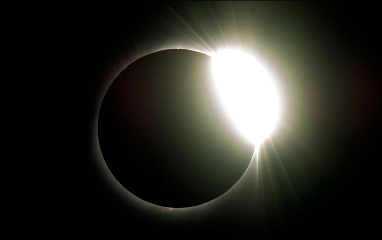 Un eclipse solar se produce cuando la Luna se orienta entre la Tierra y el Sol. AFP / ARCHIVO