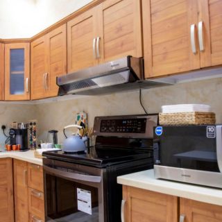 Estos son los aparatos que debes desenchufar cuando sales de casa