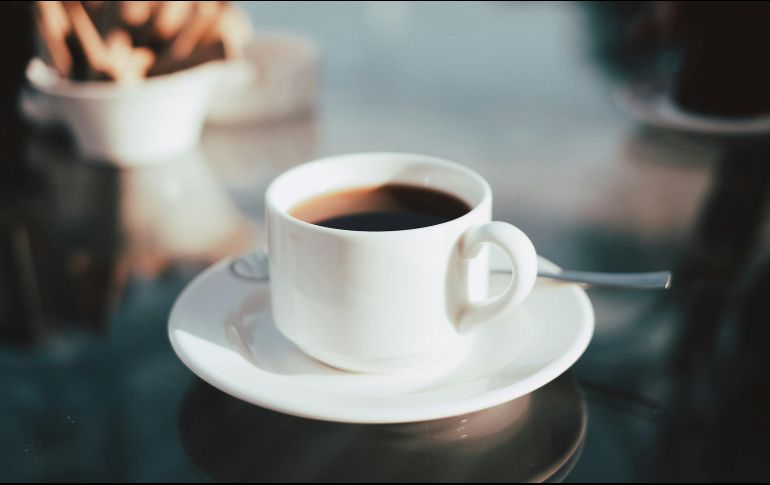 En países como India y México, el té caliente, el café o el agua de hierbas son bebidas populares que se disfrutan tanto en verano como en invierno. UNSPLASH /  Emre