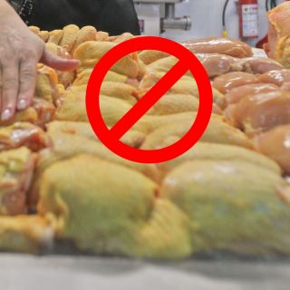 Chef mexicana advierte sobre los riesgos de lavar el pollo