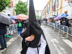 El Martes Santo muchas comunidades católicas celebran procesiones como parte de las tradiciones de la Semana Santa. EFE/R. Caro