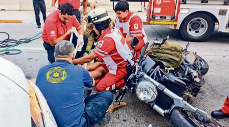 Los elementos de la Cruz Roja atienden cada vez más accidentes que involucran a motociclistas. ESPECIAL