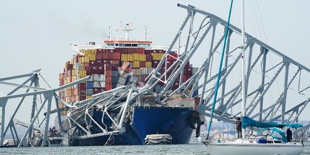 Baltimore: Statek, który zderzył się z mostem, przewoził niebezpieczny ładunek chemiczny