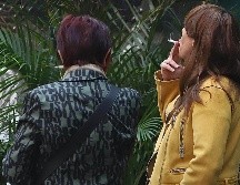 Los fumadores tiran las colillas de los cigarros que consumen en el suelo de parques, plazas, calles, playas y ríos, sin conocer el verdadero efecto que está generando en su entorno. SUN / ARCHIVO