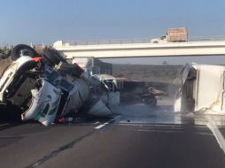 La vía se encuentra cerrada en ambos sentidos. @PCJalisco / Twitter