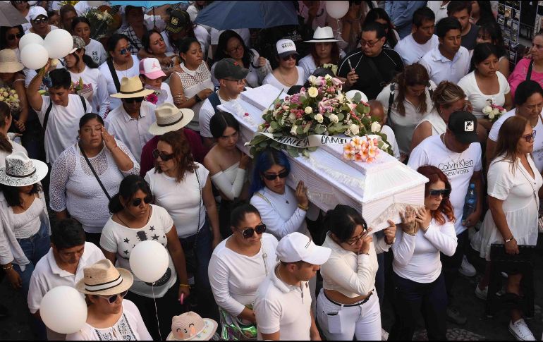 El cortejo fúnebre salió a las tres de la tarde de la funeraria Ángeles. SUN/ S. Cisneros.