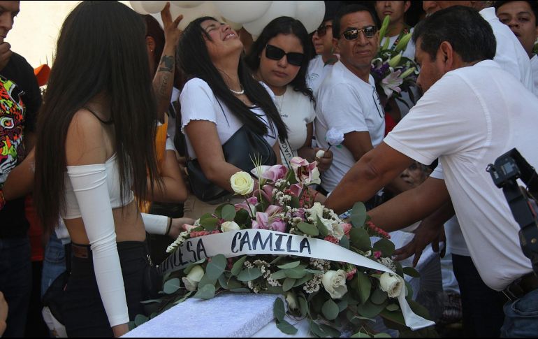 El cortejo fúnebre de Camila cimbró la ciudad. EFE