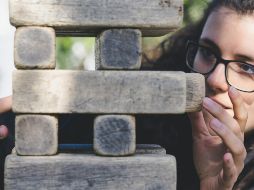 Para concentrarse en las actividades, esencial evitar distracciones, como apagar el celular, y contar con un espacio de trabajo cómodo. ESPECIAL / Foto de John Moeses Bauan en Unsplash