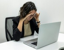 De acuerdo con la Organización Mundial de la Salud, las mujeres son más propensas a la depresión. ESPECIAL / Foto de Resume Genius en Unsplash