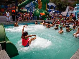 Para ahorrarte el dolor de cabeza que puede significar un celular mojado, te decimos paso a paso lo que tienes que hacer ante una situación así. SUN / ARCHIVO