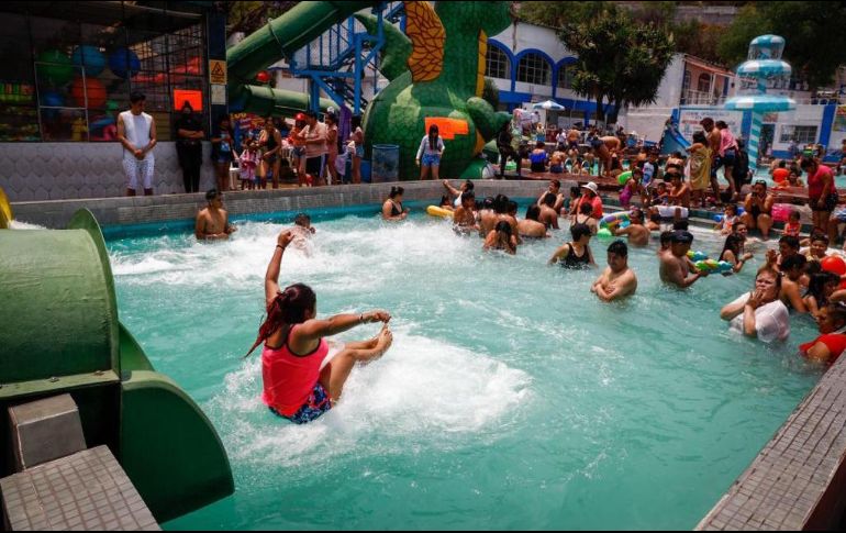 Para ahorrarte el dolor de cabeza que puede significar un celular mojado, te decimos paso a paso lo que tienes que hacer ante una situación así. SUN / ARCHIVO
