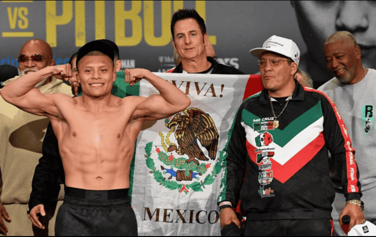 Le llamaron “Chihuahua”, se rieron de su aspecto físico y respondió con un nocaut que lo convirtió en nuevo campeón mundial para México. Instagram/ @isaacpitbullcruz.